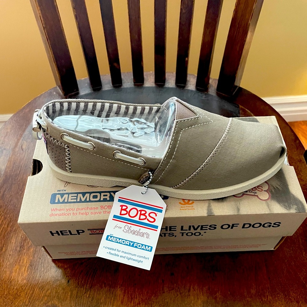 NWT Bobs from Skechers Women size 5.5